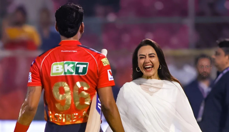 Preity Zinta Winks at Punjab Kings Star, Celebrates With Shreyas Iyer After MI Win | IPL 2025