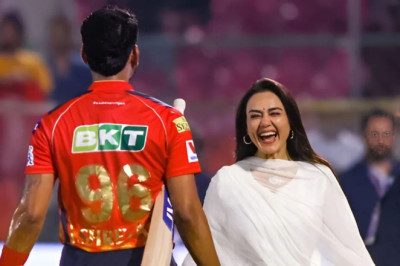 Preity Zinta Winks at Punjab Kings Star, Celebrates With Shreyas Iyer After MI Win | IPL 2025